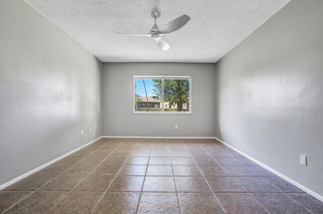 Building Photo - 111 Colyer Dr