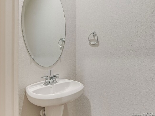 Building Photo - 16011 Babcock Rd