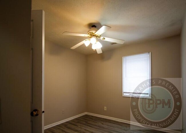 Building Photo - 2 Bed 1 Bath Home in Council Bluffs, IA