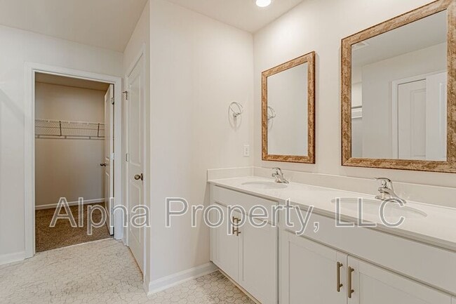 Building Photo - 816 Wolverine Ln