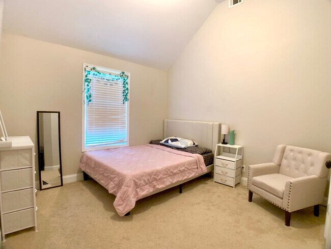 Building Photo - 2925 McManus Cir