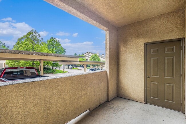 Building Photo - 2 bedroom Condo ,Gated community  Hillsbor...