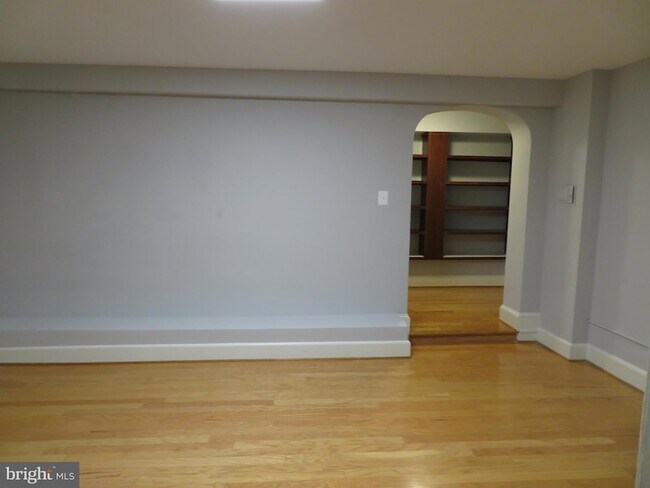 Building Photo - 3925 Davis Pl NW
