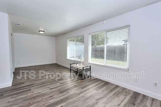 Building Photo - 6069 Kingwood Cir