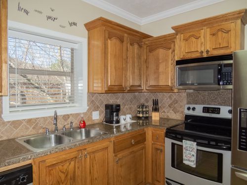 Building Photo - 617 E School St