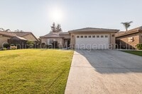Building Photo - 3 Bedroom/2 Bath Home with Solar in the De...