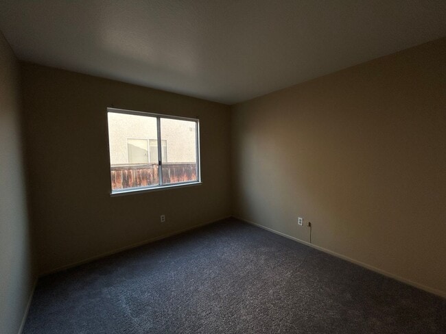 Building Photo - Spacious single story 3 bedroom home seeking new family!