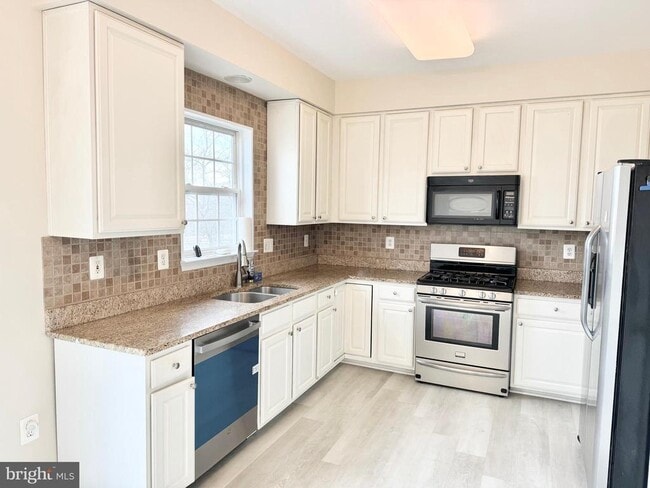 Building Photo - 15239 Brazil Cir