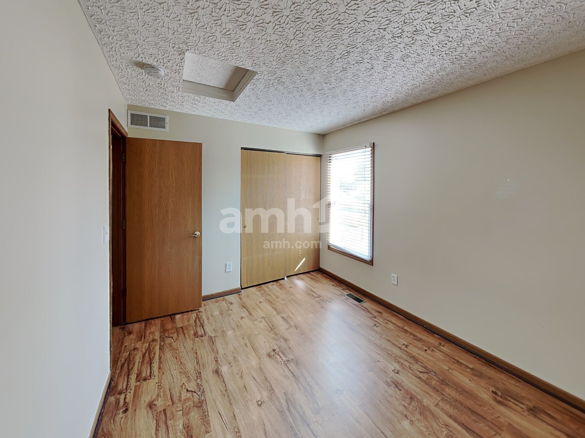 Building Photo - 5895 Westbend Dr