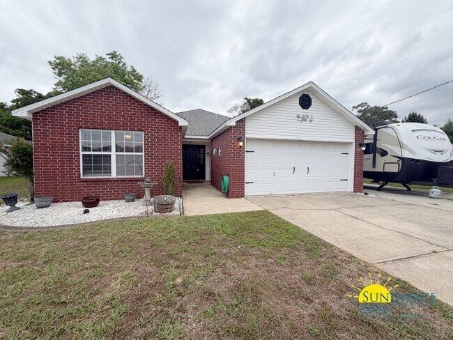 Building Photo - Charming 3 Bedroom Home in Mary Esther near Hurlburt Field!