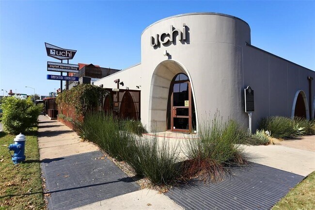 Building Photo - 1026 Van Buren St