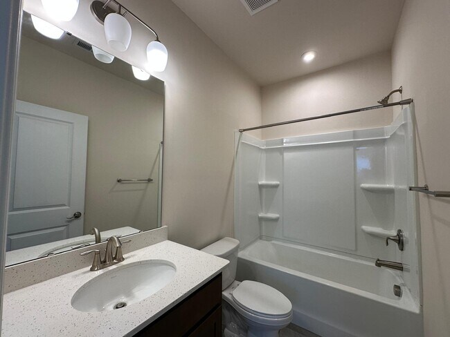 Building Photo - 120 Heathbrook Ln