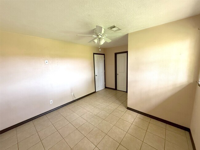 Building Photo - 7130 Kings Dr