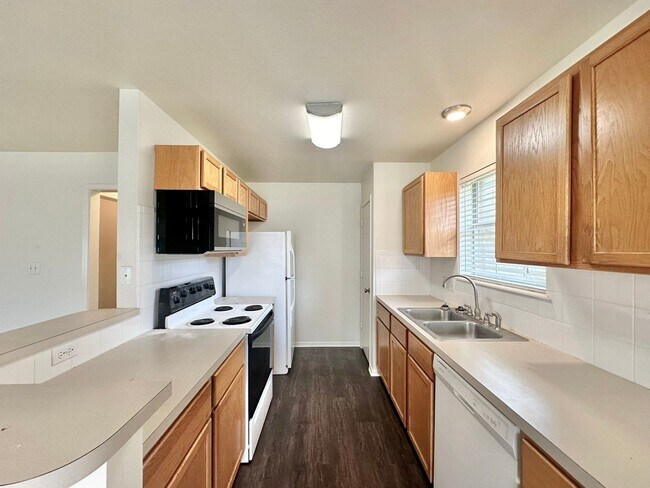 Building Photo - 3-Bedroom Home on Corner Lot in Whitehouse...