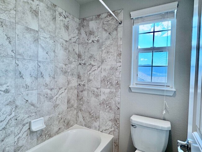 Building Photo - Beautifully Maintained Woodmoor Home Featu...