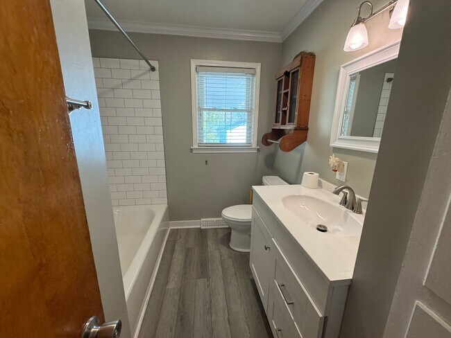 Building Photo - Available to Show