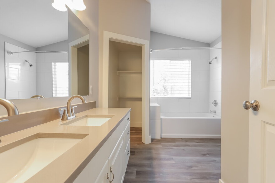 Building Photo - 5166 Cobble Cir