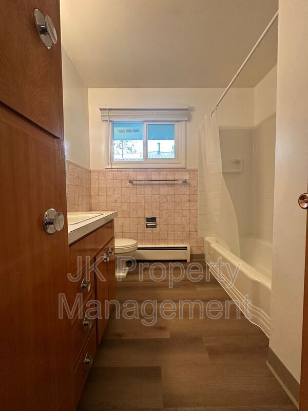 Building Photo - 15 11th St S