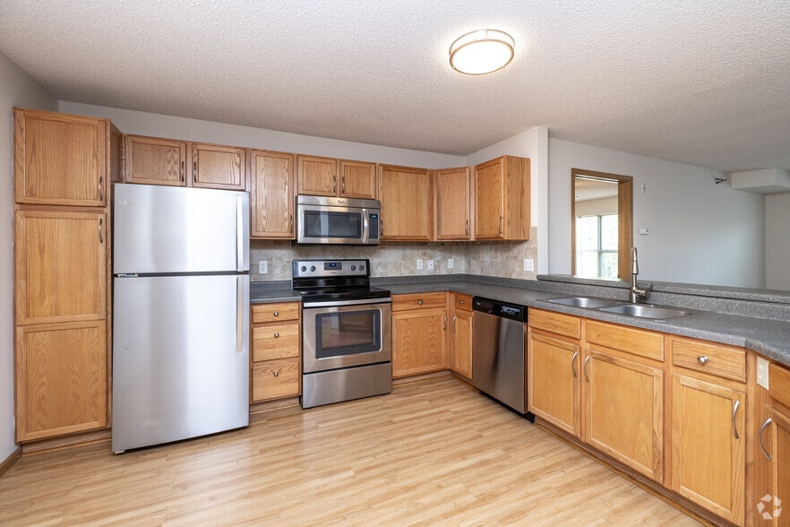 2BR, 2BA - 1,072SF - Kitchen - The Oaks on Pleasant