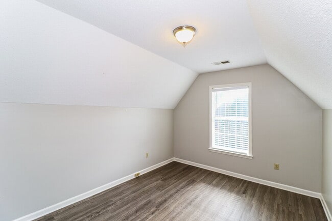 Building Photo - 594 E Ashley Glen Cir