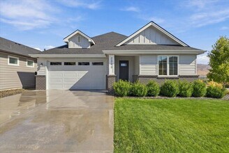 Building Photo - 2328 E Danzee Dr