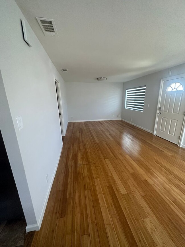 Building Photo - Single Family Home for Rent