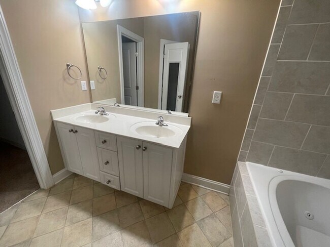 Building Photo - 528 Brantley Cove Cir
