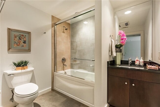 Building Photo - 345 NE 4th St