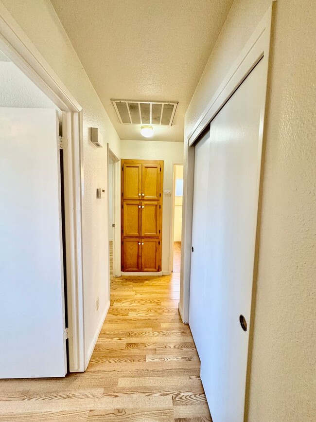 Building Photo - REDUCED!!  Great Location in College Green...