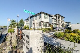 Building Photo - 3063 Beaded Mist Walk