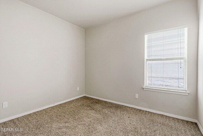 Building Photo - 7533 Red Cedar Dr