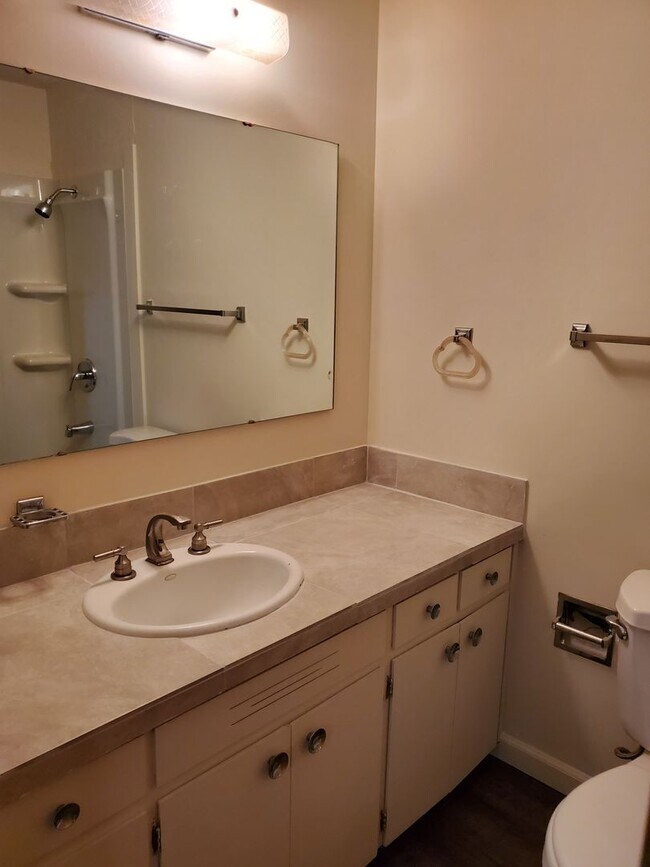 Building Photo - 3BD / 1.5BA Completely Remodeled Ranch wit...