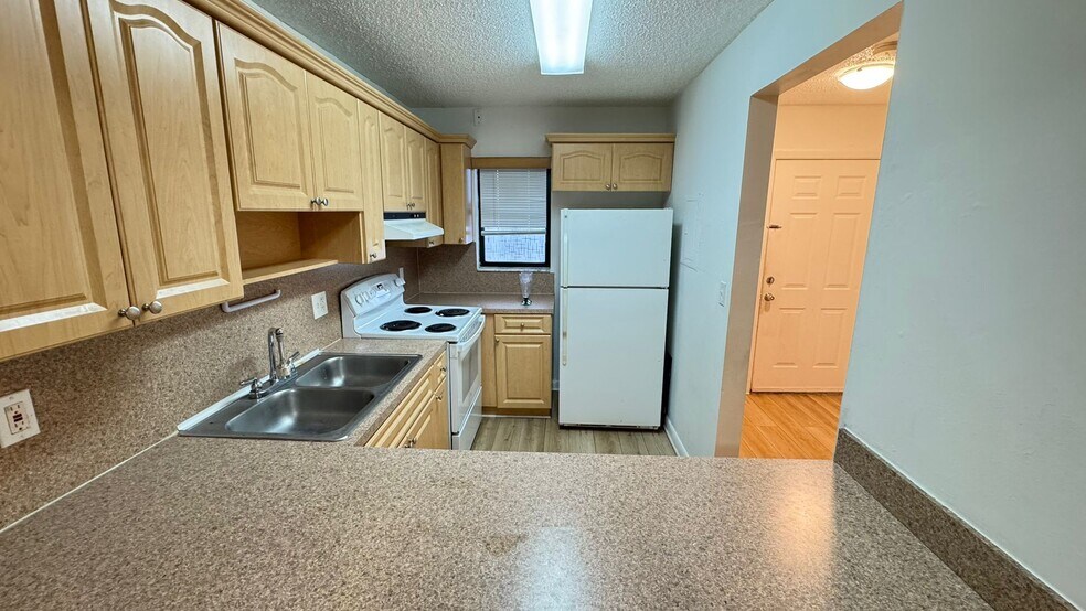 Building Photo - 2319 W 60th St