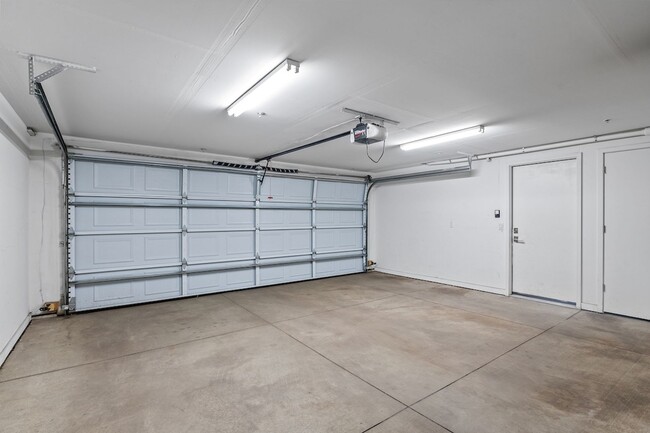 Building Photo - 203 S Marion St Pkwy