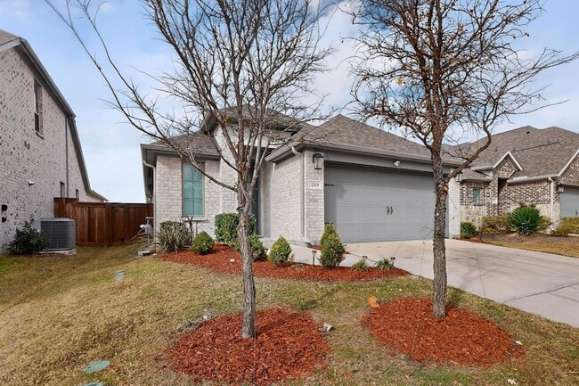 Building Photo - 2319 Kirkstall Wy