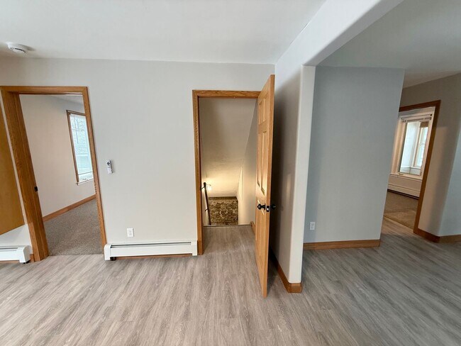 Building Photo - 916 1st St SE