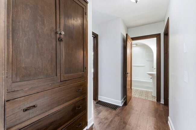 Building Photo - 714-716 Packard Ave