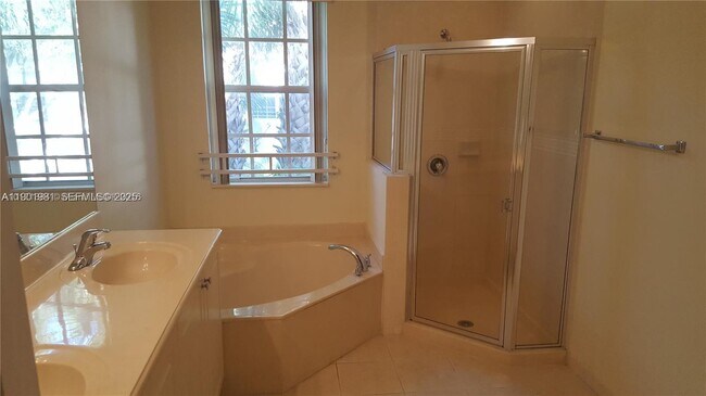 Building Photo - 2853 SW 85th Ave