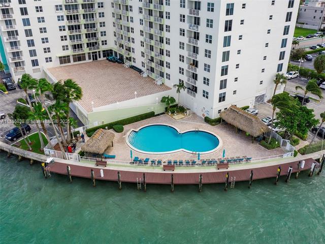 Building Photo - 10350 W Bay Harbor Dr