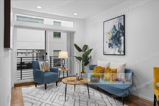Building Photo - Like-New 2-Bedroom Townhome in Seattle w/R...