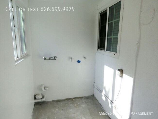 Building Photo - 808 Beckville St