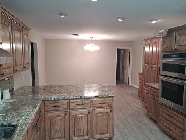 Building Photo - 4606 Begonia St