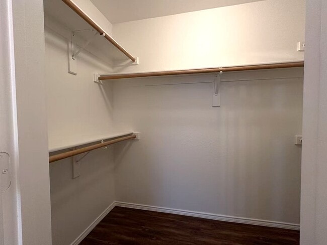 Building Photo - 5435 Dove Dr