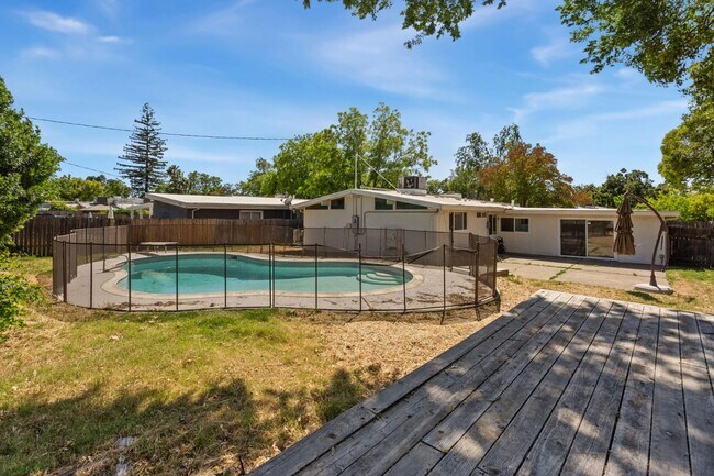 Building Photo - 2524 Landwood Way
