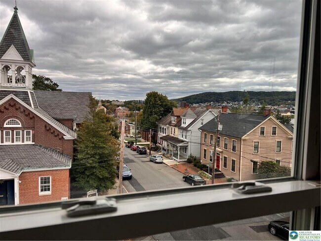 Building Photo - 402 Prospect Ave