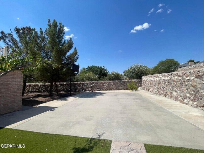 Building Photo - 808 Merriman Dr