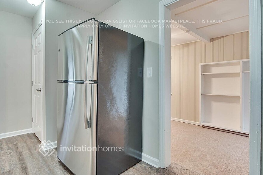 Building Photo - 2430 Mark Dr