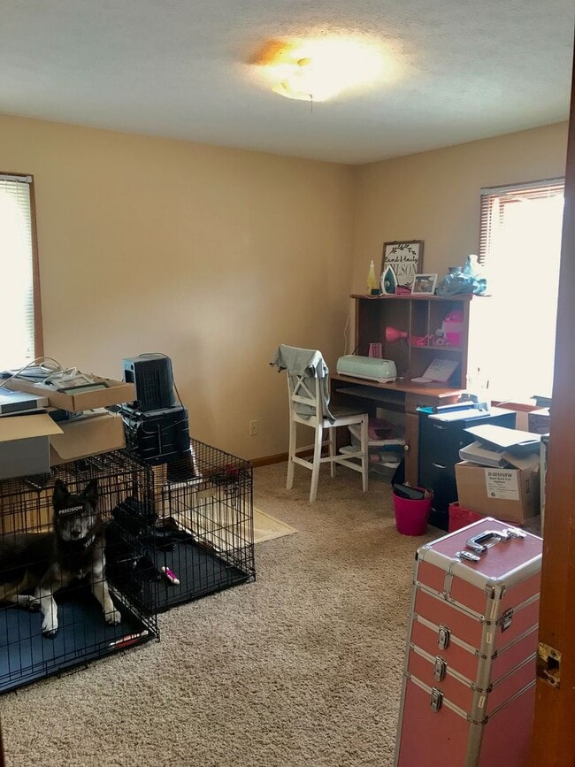Building Photo - 2 bed 1 bath unit