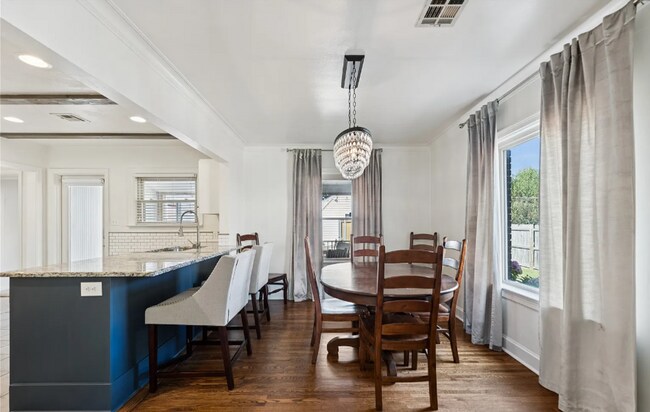 Building Photo - 2 Bed | 2 Bath Near TU!