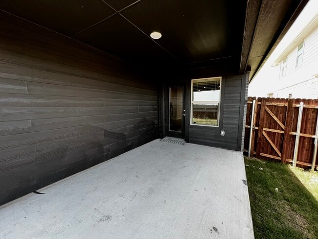 Building Photo - 1343 Cress Gdn Ln